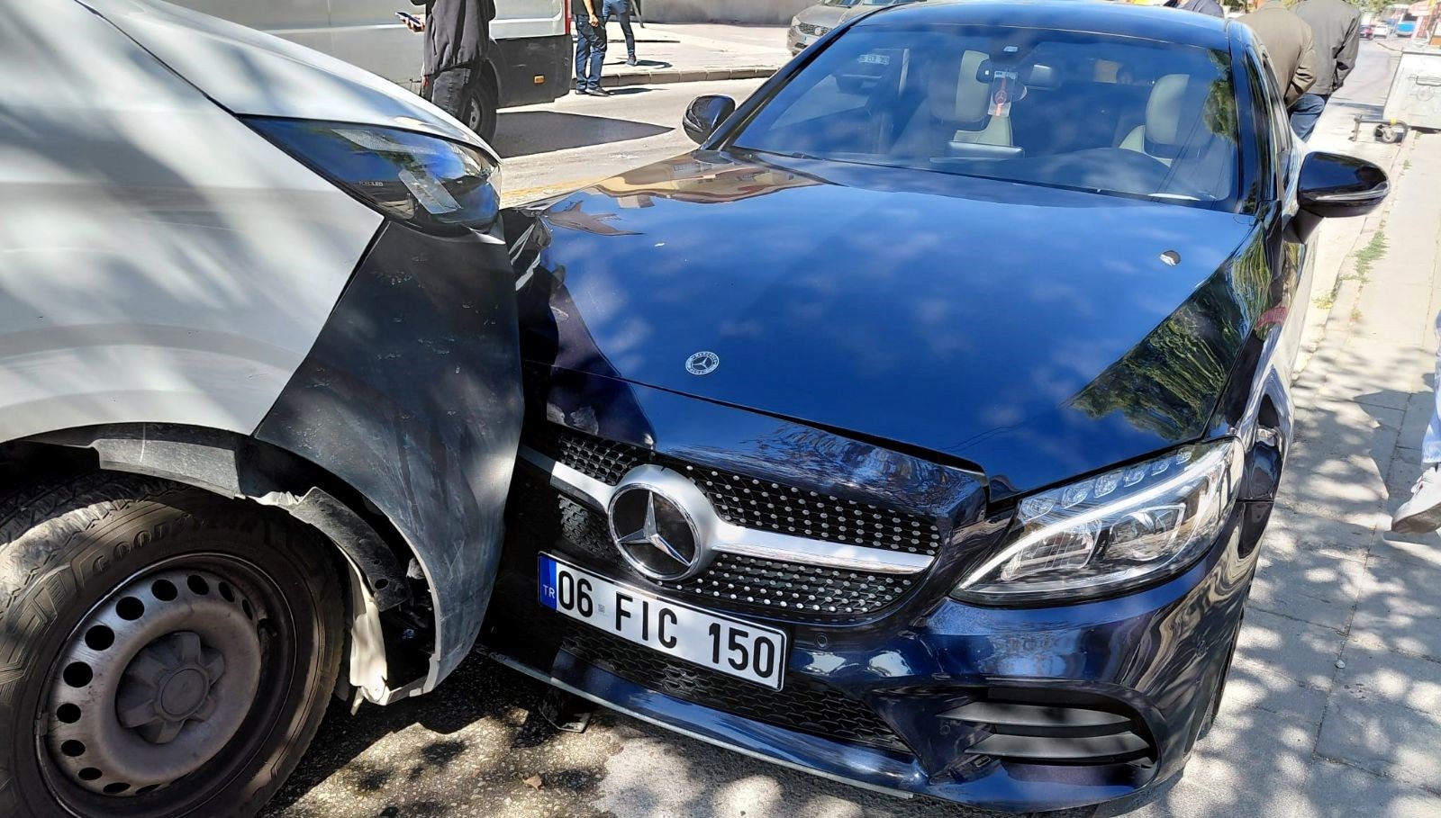 ankarada iki otomobil carpisti 2 yarali 2ZaSyaPW