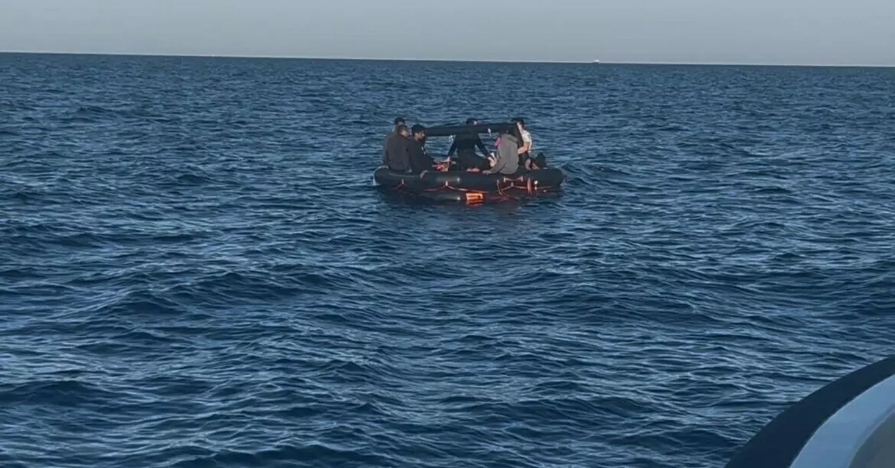 canakkalede 23 kacak gocmen kurtarildi bQSMlwIH