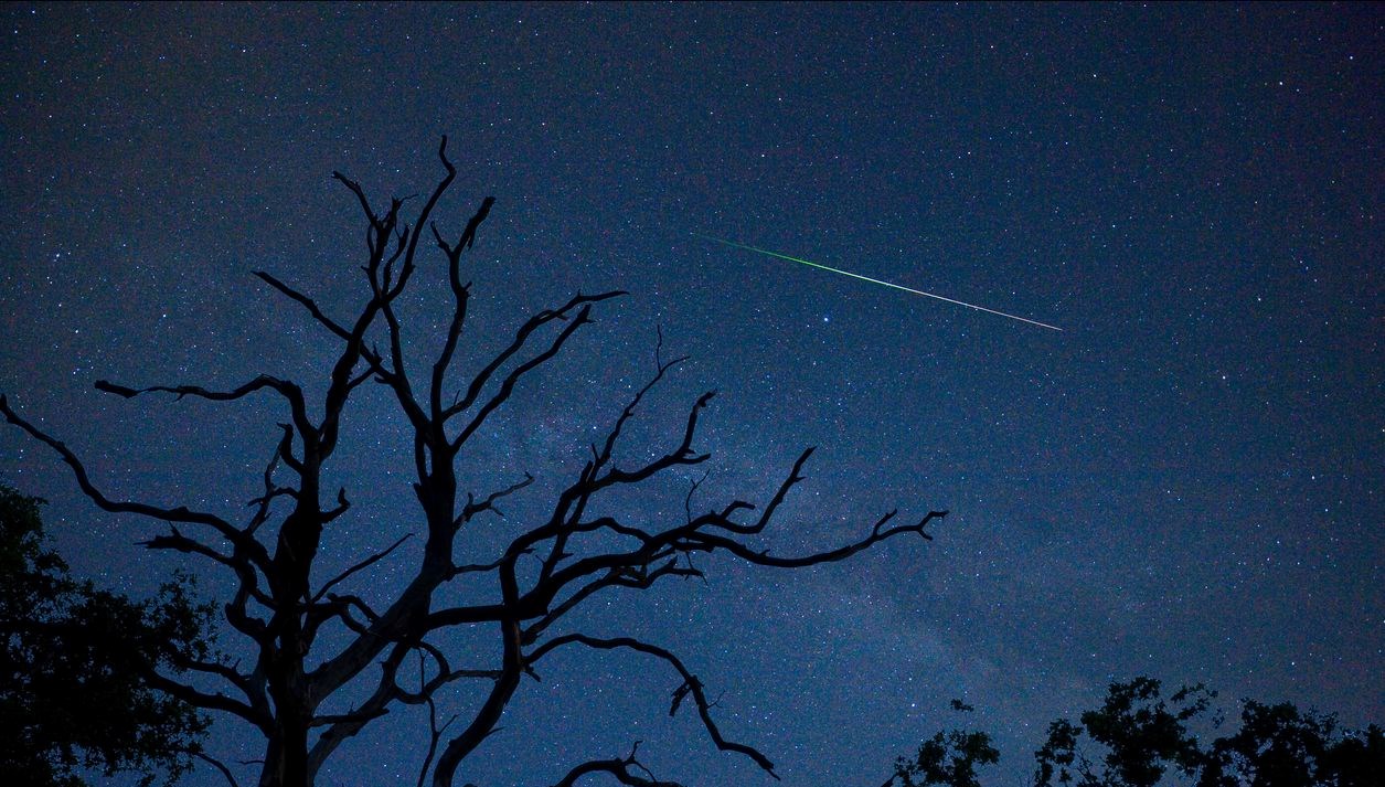 kaliforniyada alev toplari uzay copleri yagmur gibi yagdi vIaN2LGg