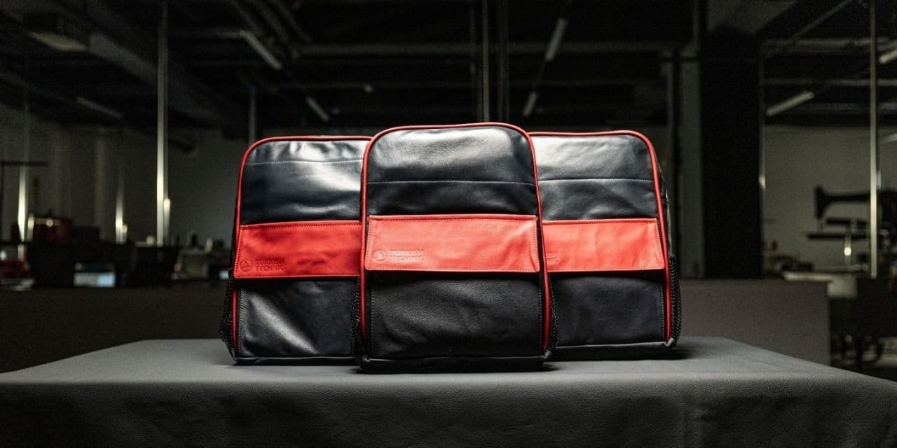 ucak koltuklarini cocuklarin sirtina giydirdiler jBJzZpQl