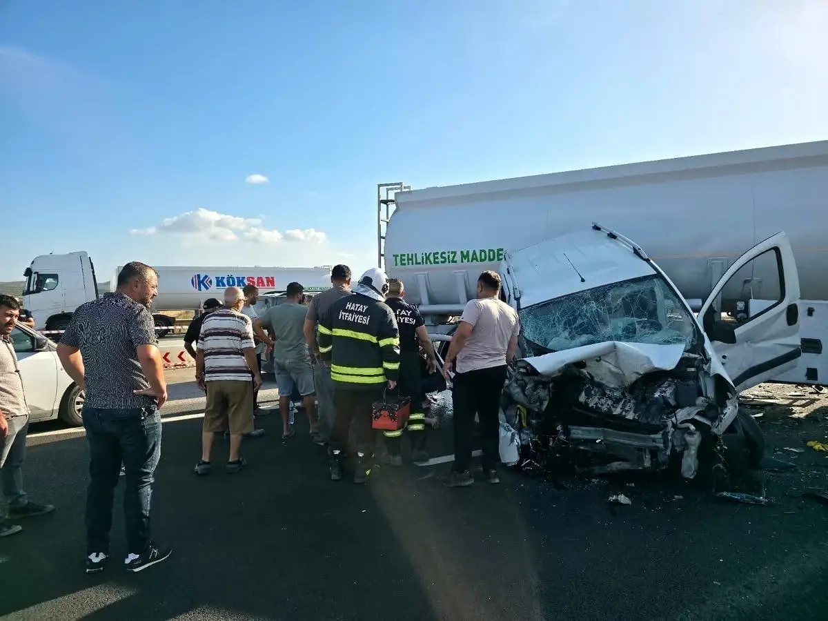 hatayda tankerle carpisan hafif ticari aracta 3 yarali GDLgue4G