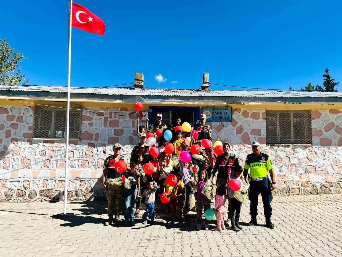 jandarma kiz cocuklari gununde ogrencilere egitim verdi JC18pjQ7