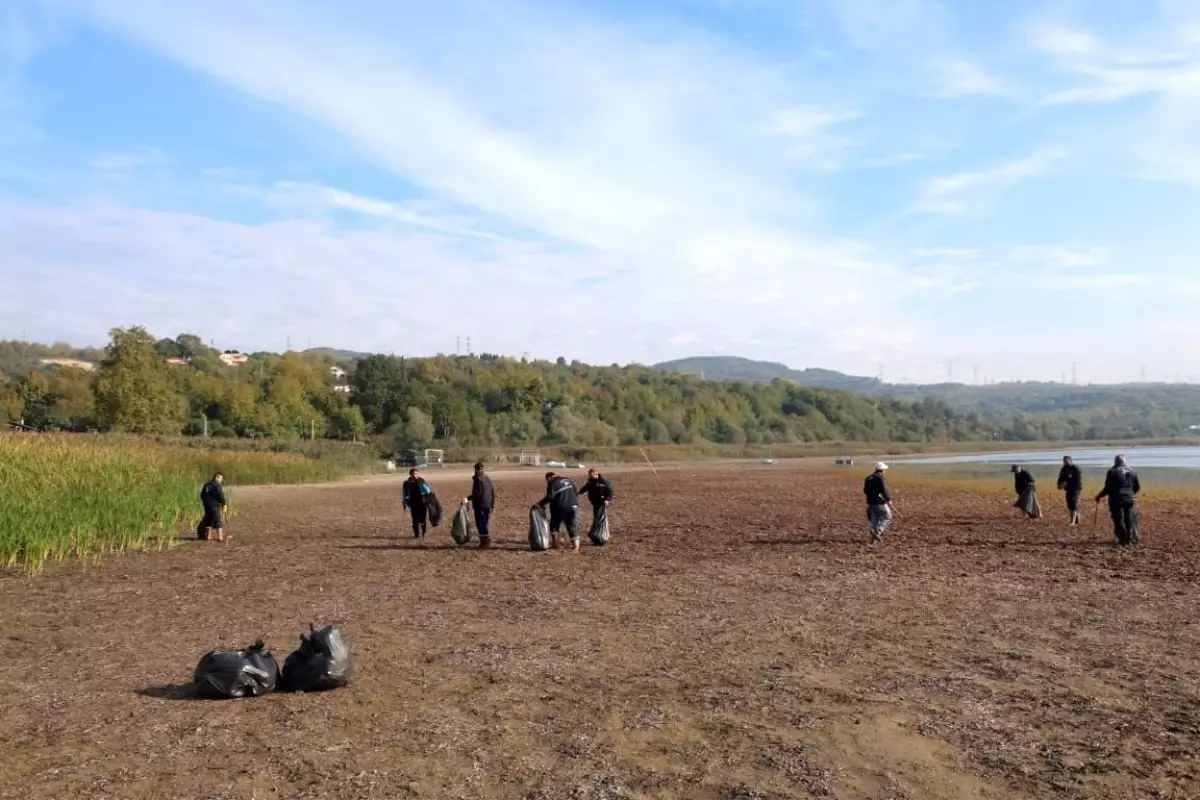 kartepede esme sahilinde temizlik calismasi gerceklestirildi 1NTklJYm.jpg