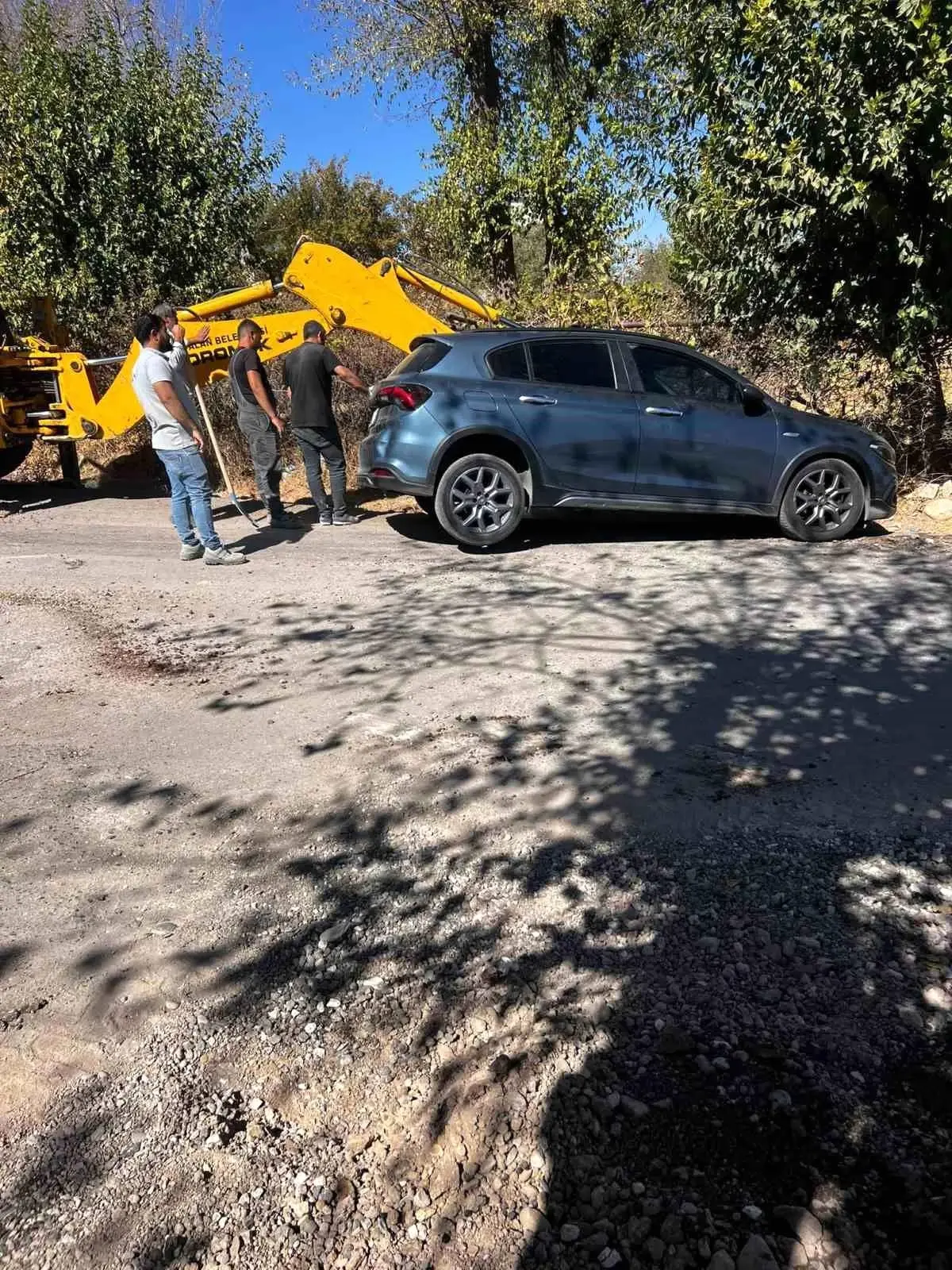 siirtte otomobil cukura dustu yarali yok CShdmEqs