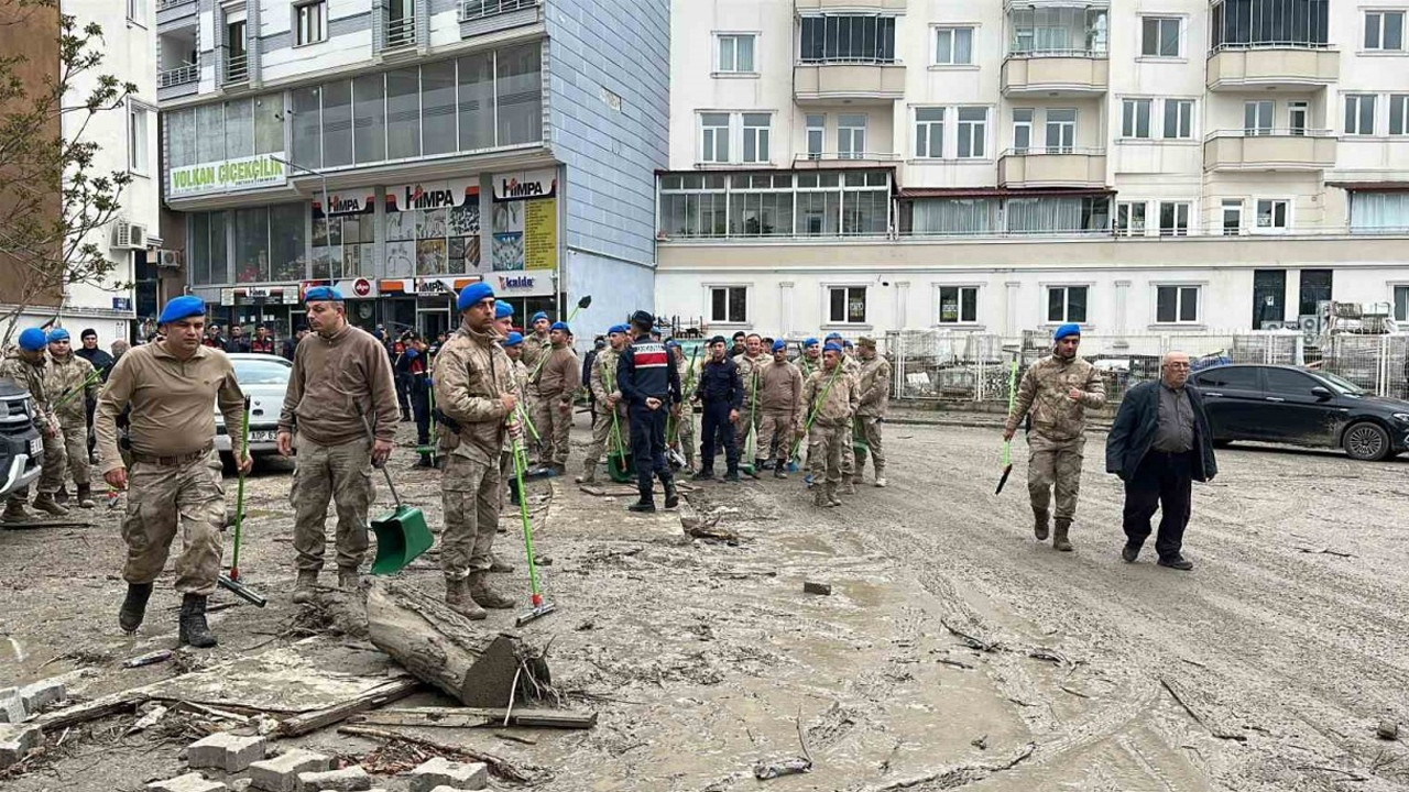 Havza’da Sel Felaketi: 1.063 Personel ve Ekip Sahada Görevde