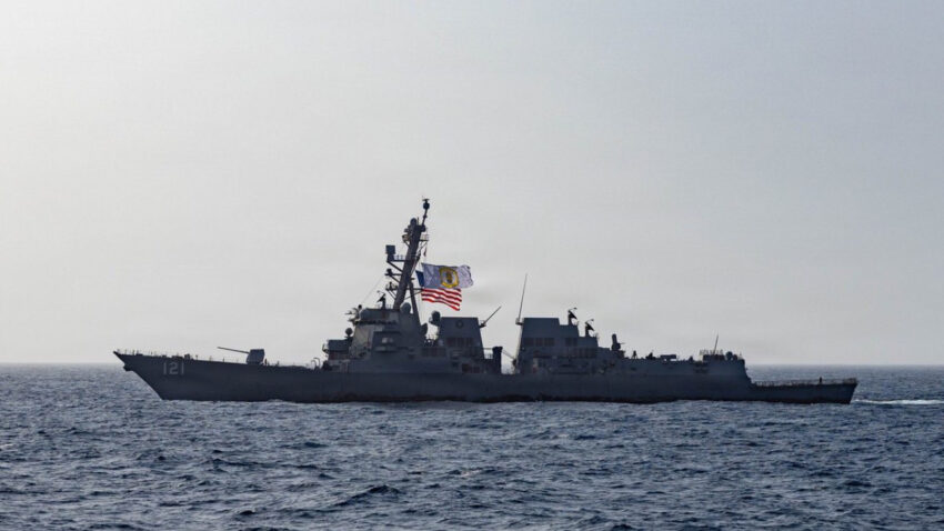 Centcom duyurdu ablukayi ihlal etmeye calisan 2 ticari gemi geri cevrildi EY7VAX7M
